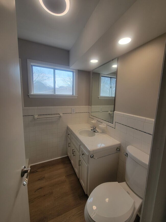 Building Photo - Make Midtown living your own!