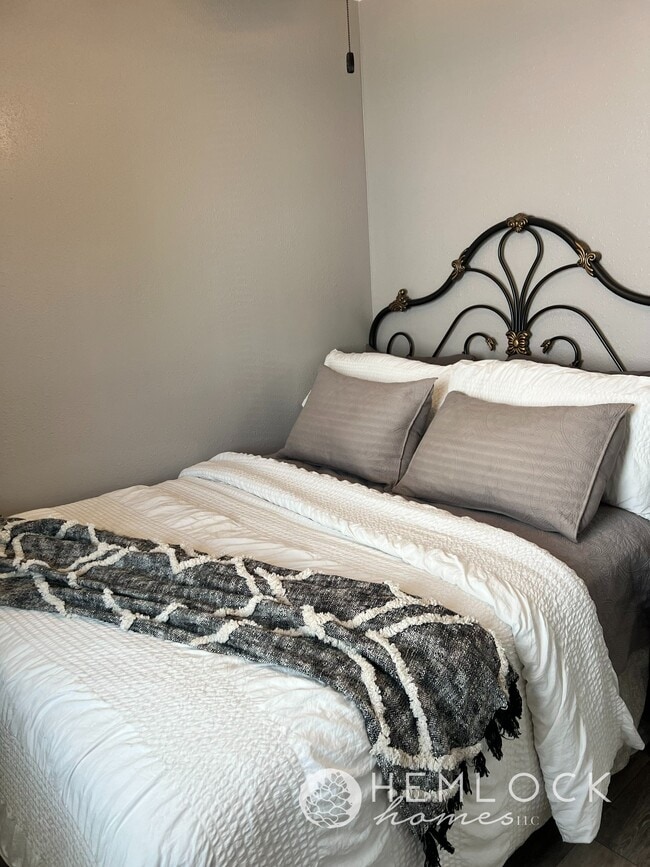 Building Photo - 601 S 1st St