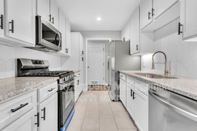 Building Photo - 1006 Canyon Point Cir