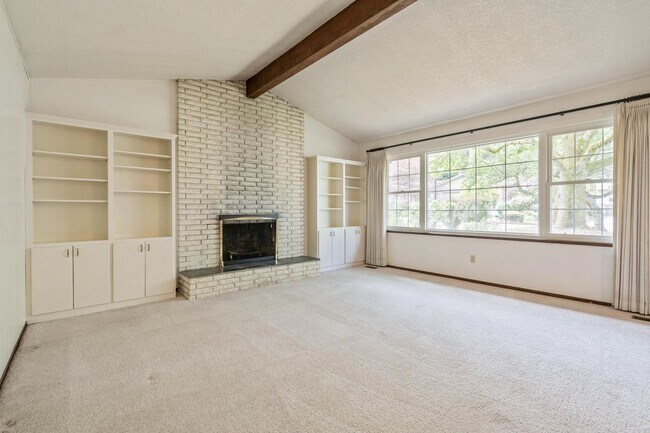 Building Photo - Spacious, well-cared for 4-bdrm/3-bath split-level—Family/laundry rooms, backyard, garage