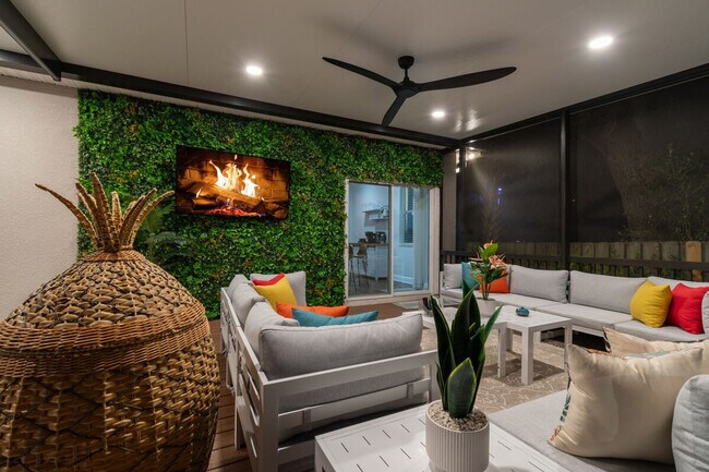 Building Photo - 109 W Hollywood St