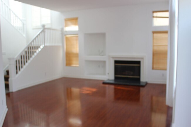 Building Photo - 39 Whispering Pine
