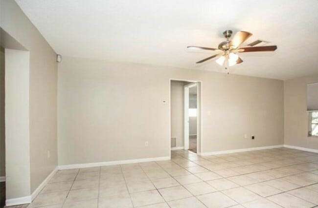 Building Photo - 2186 Greenbriar Blvd