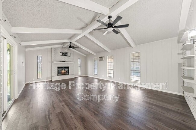 Building Photo - 4402 Seabreeze Dr