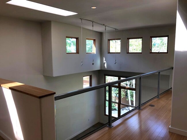 Building Photo - 1012 Marquez Pl