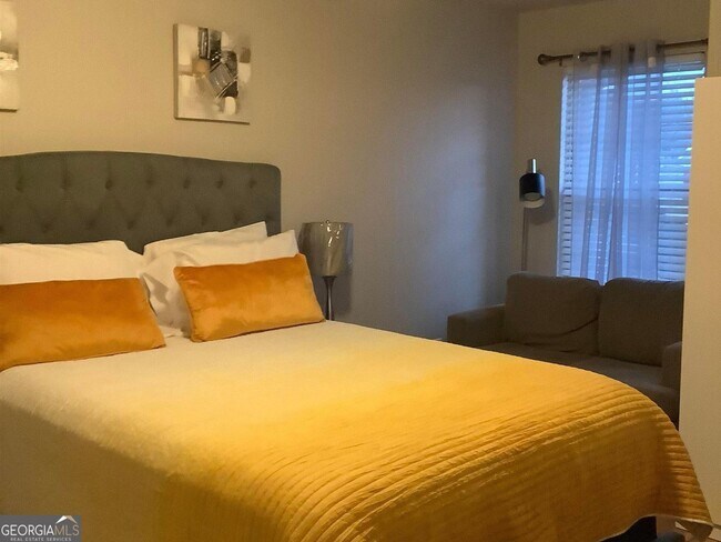 Building Photo - 1519 Creek Bend Ln NW