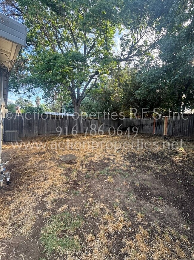 Building Photo - Move In Special $500.00 off 1st Mo Rent: C...