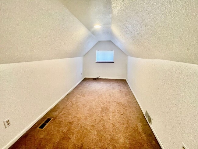 Building Photo - 3 Bed 1 Bath- Pittsburgh PA