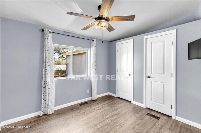 Building Photo - 2490 W Glenshandra Dr