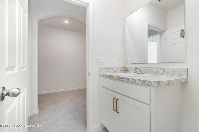 Building Photo - 975 Remington Green Dr SE