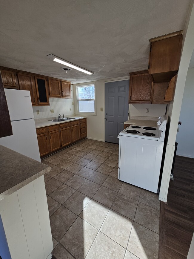 Building Photo - 2407 W 7th St