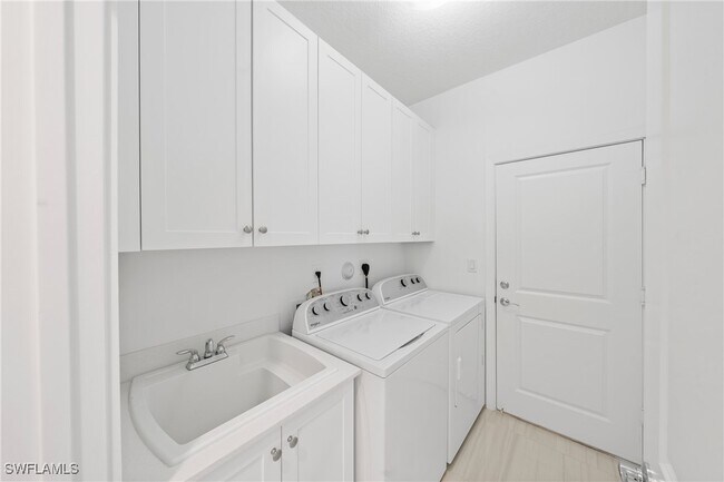 Building Photo - 4951 Brigata Wy