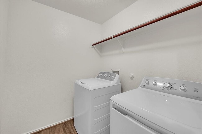 Building Photo - 119 Esparza Dr