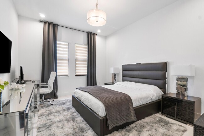 Building Photo - 17533 Sparkling River Rd