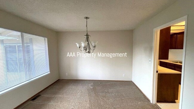 Building Photo - Nice 4 bedroom 2 bath Single family home in great neighborhood!