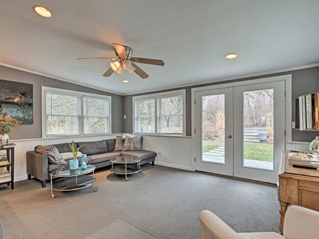 Building Photo - 14 Millstone Dr