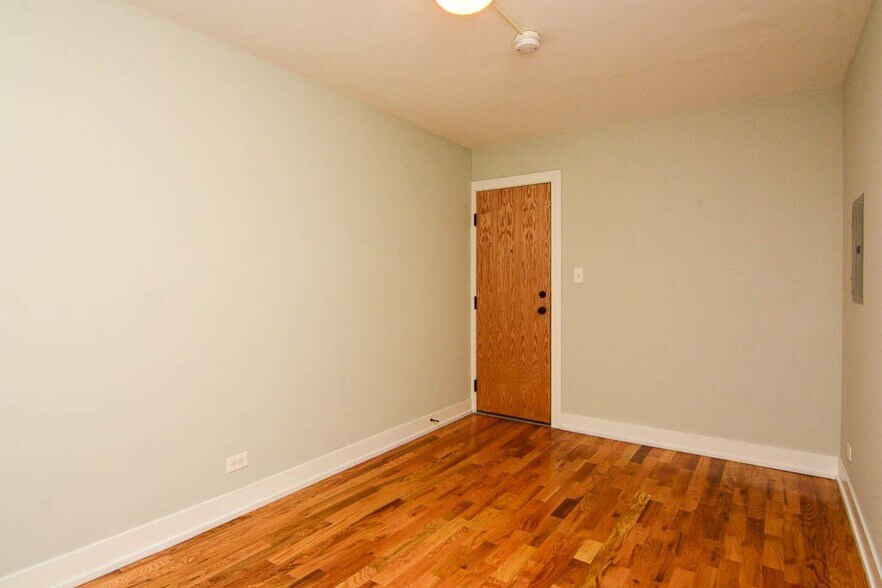 Building Photo - 2858 N Mildred Ave