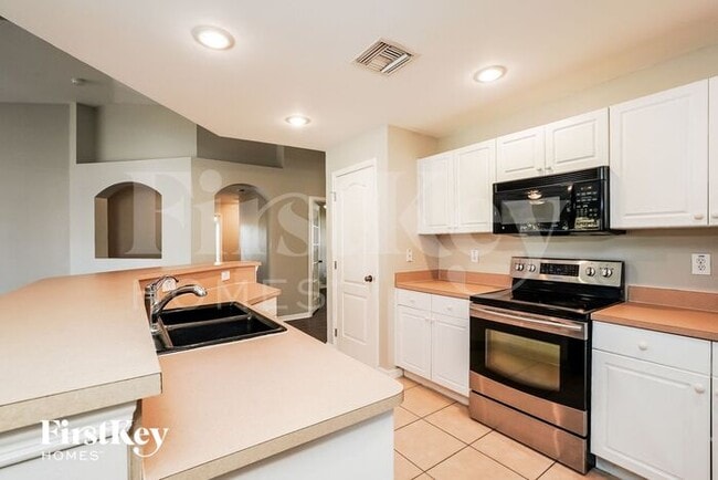 Building Photo - 4427 NE 10th Ct