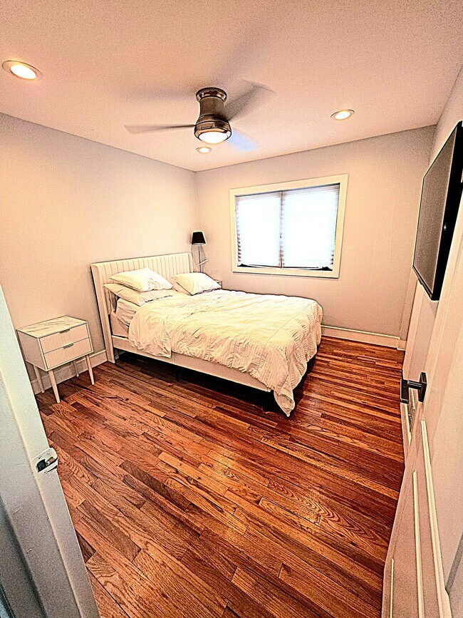 Building Photo - 640 Derby Ave