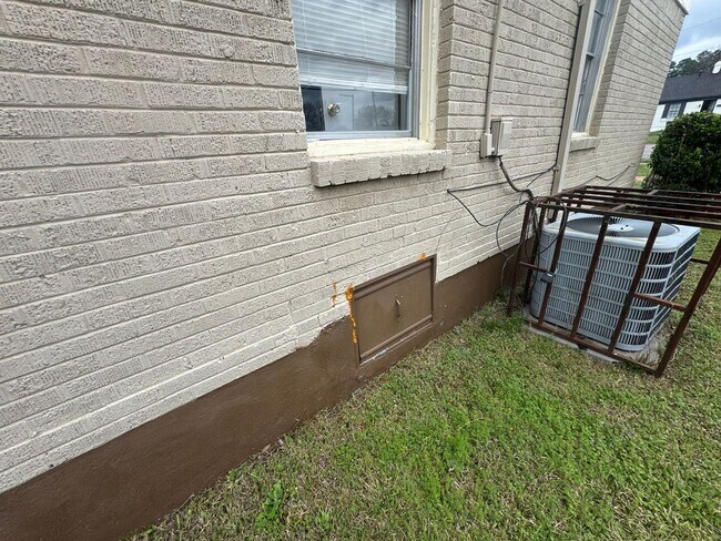 Building Photo - 1895 S Lauderdale St