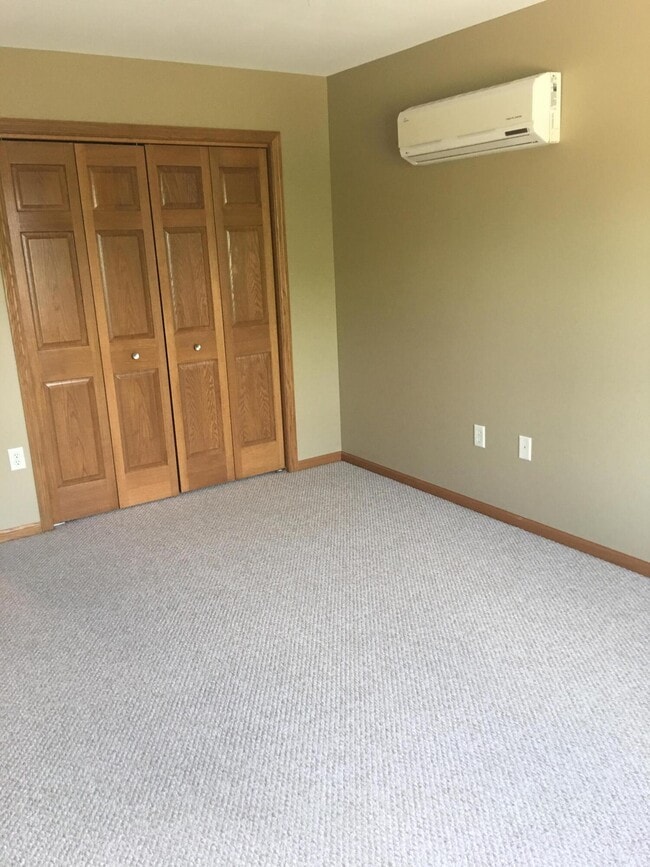 Building Photo - 903 8th Ave N