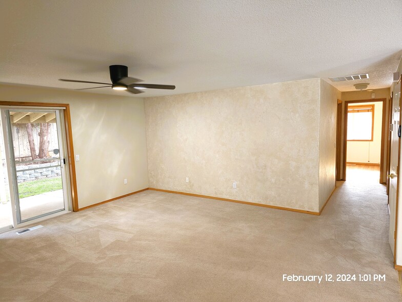 Building Photo - 21138 SW Houston Dr