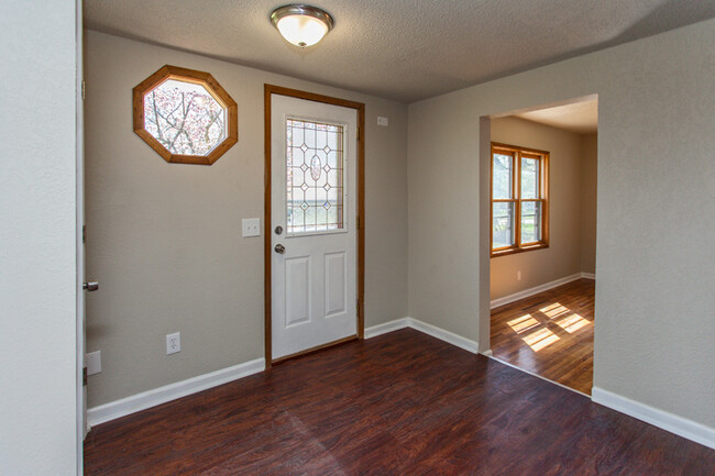 Building Photo - 4 Bedroom home fully fenced in back yard!