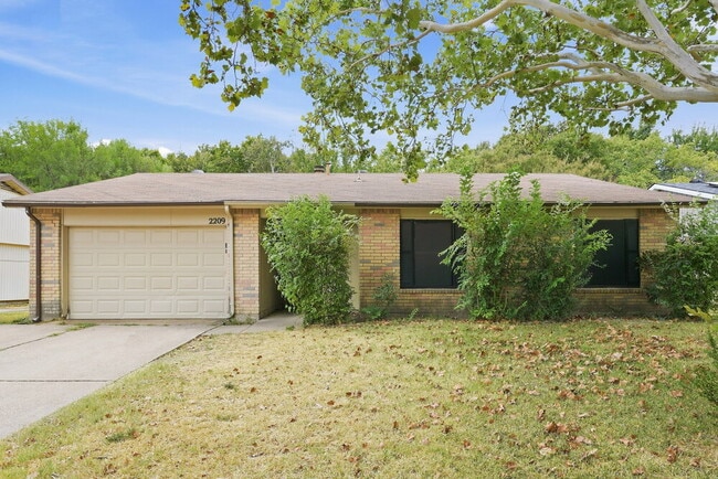 Building Photo - 2209 Windchime Dr