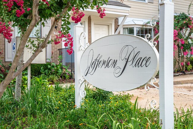 Building Photo - 608 N Jefferson