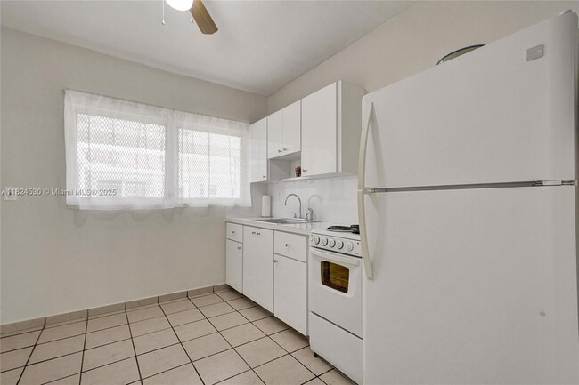 Building Photo - 7300 Byron Ave
