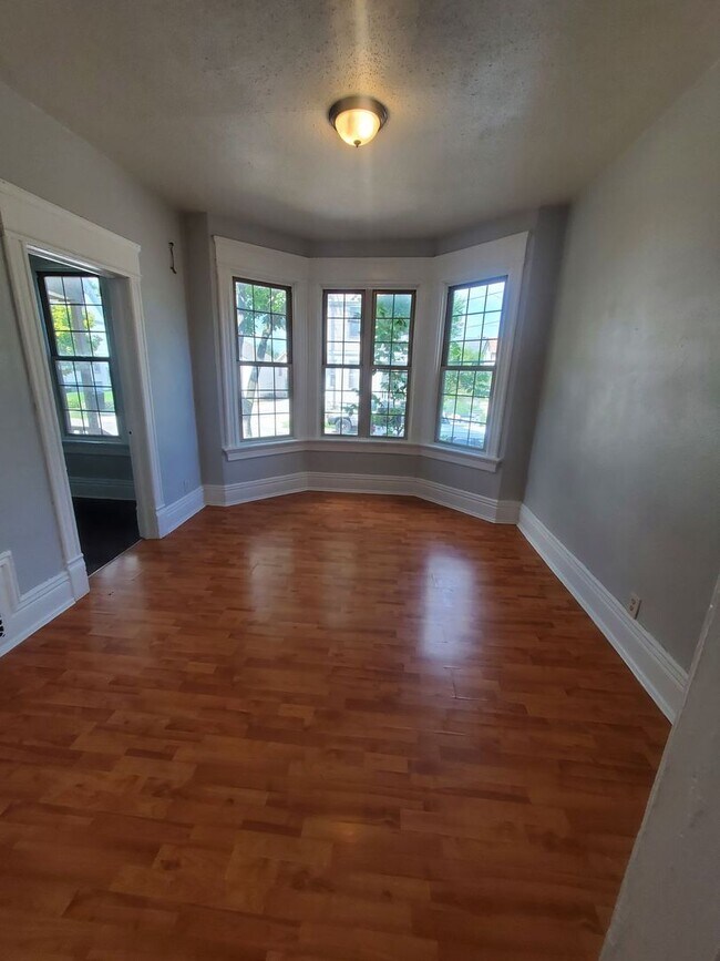 Building Photo - 2215-2217 W Mineral St. (Duplex)(ACE PROPE...