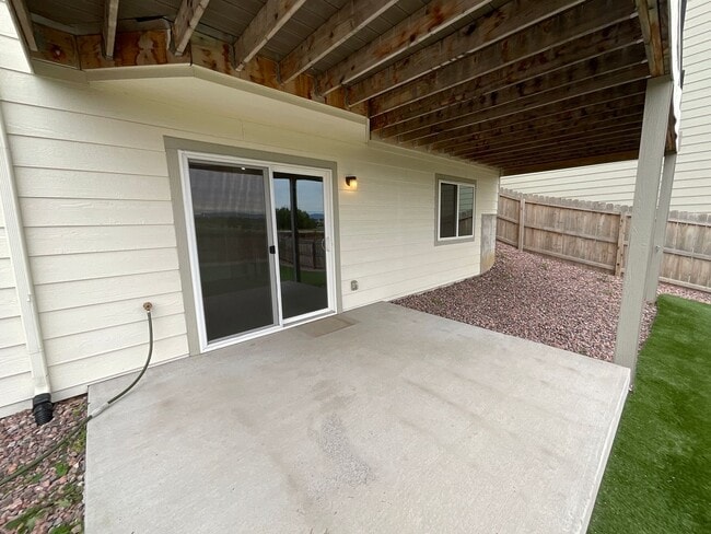 Building Photo - 3 Bedroom Home Available Near S Powers Blv...
