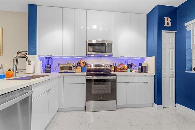 Building Photo - 5921 Riverside Ave