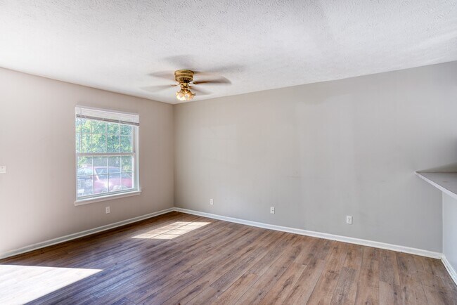 Building Photo - Holloway Street Apartments