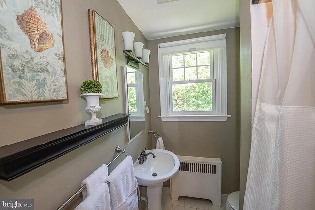 Building Photo - 412 Grange Rd