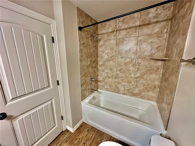 Building Photo - 186 Old Farmington Rd