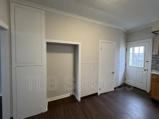 Building Photo - 139 Sand St