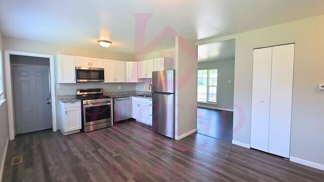 Building Photo - Your Next Home Awaits – 3 Bedrooms, Bonus Space & Spacious Yard