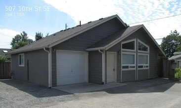 Building Photo - 507 10th St SE