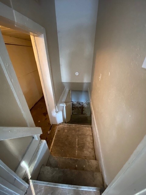 Building Photo - 1821 Elwood Ave