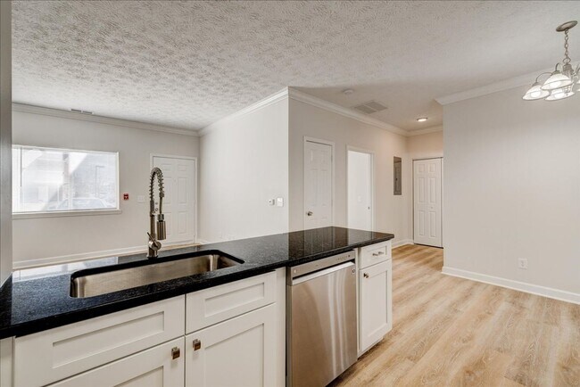 Building Photo - Evansville, IN**** Crown Moulding**** 2 Be...