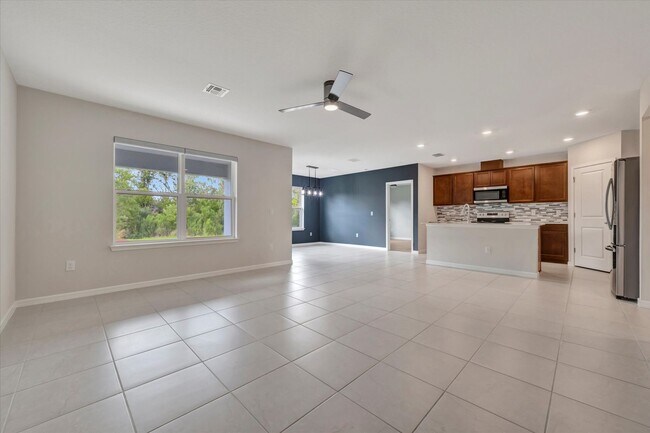 Building Photo - Newer Build - Parrish 3 Bedroom Home with ...