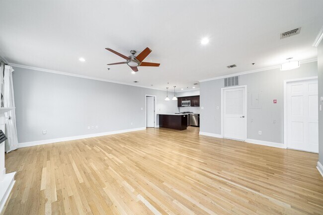 Building Photo - 452 2nd St