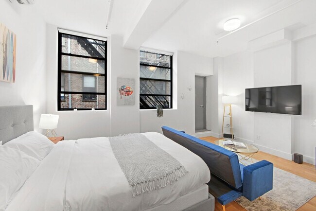 Building Photo - 517 W 45th St