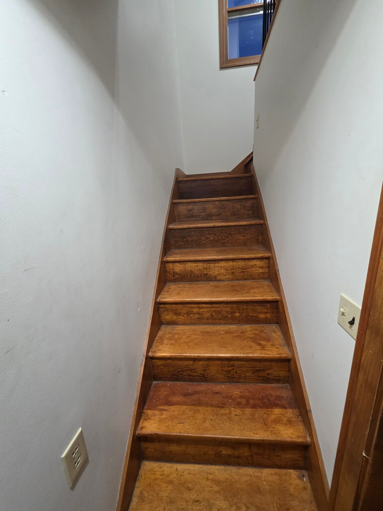 Building Photo - 300 1st St