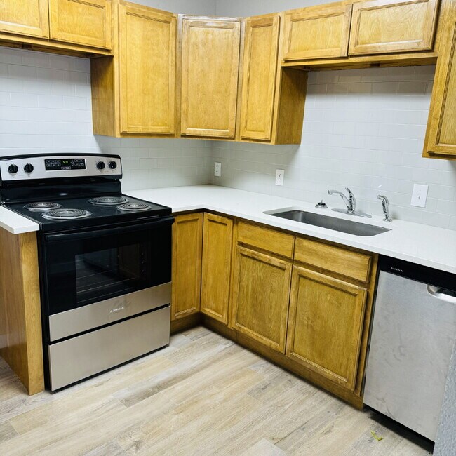 Building Photo - Chic 2-Bedroom | 2-Bathroom Port Arthur Apartment with Elegant Granite Finishes!