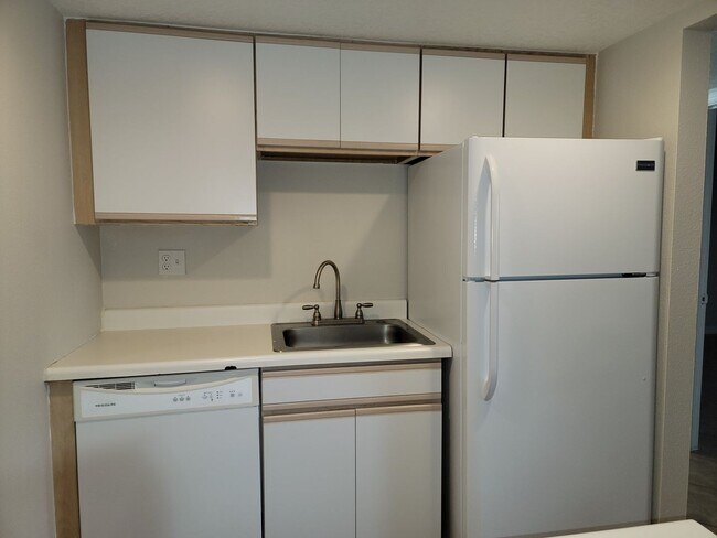Building Photo - Condo 1 bedroom 1 bath