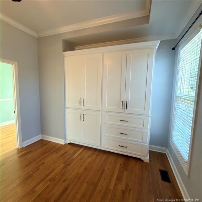 Building Photo - 3686 Linden Rd