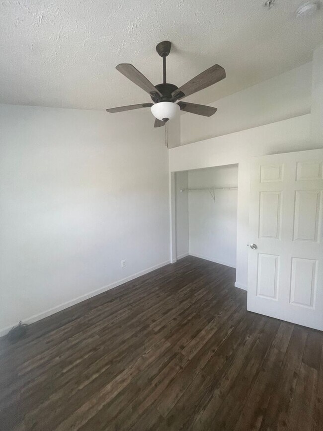 Building Photo - 519 Twinleaf Dr