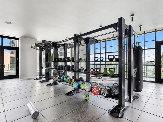 Building Photo - 601 NE 1st Ave